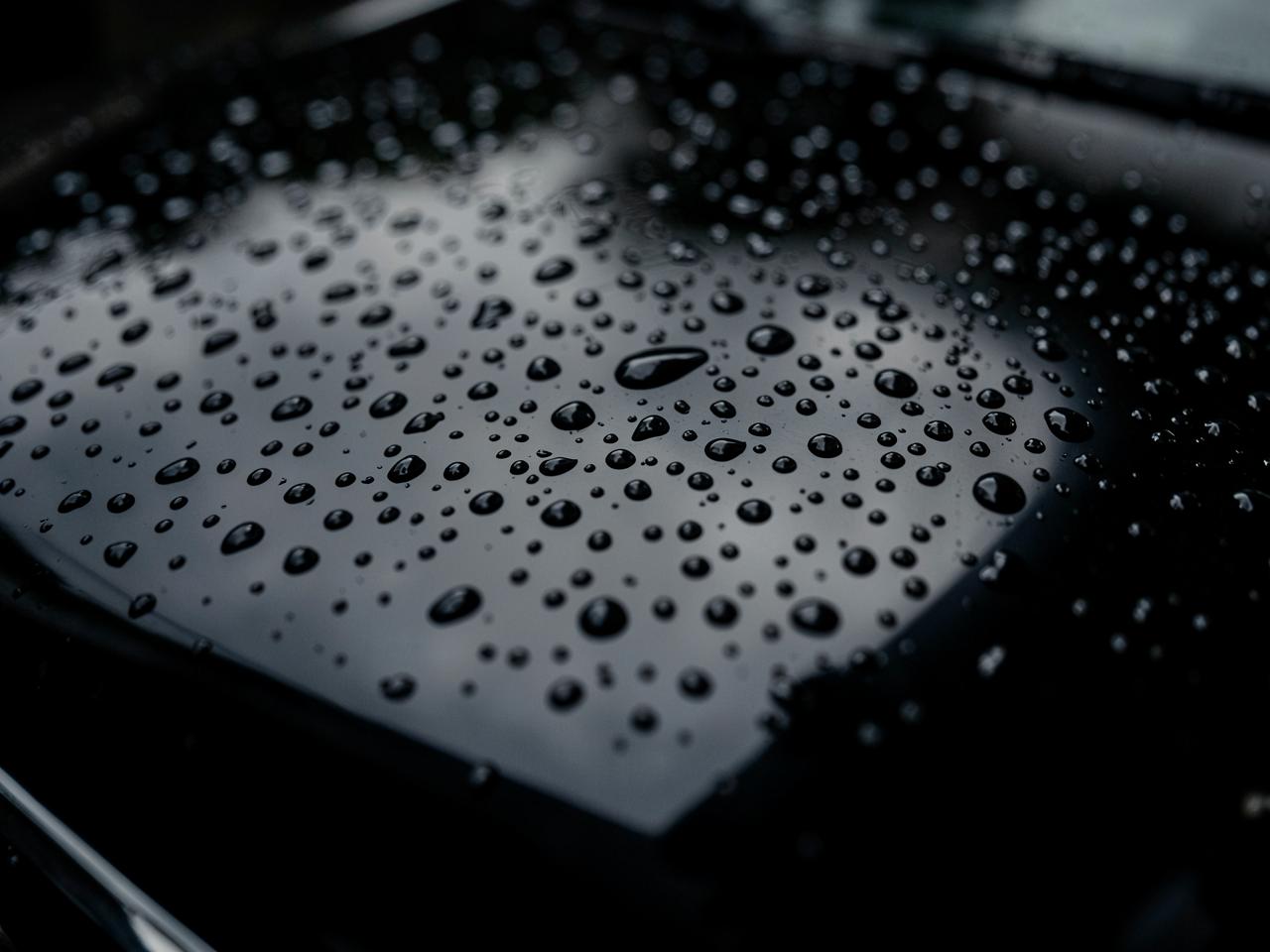 Gotas sobre pintura pulida